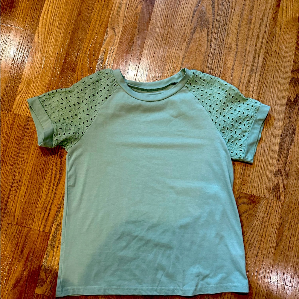 Cotton T with floral sleeve details